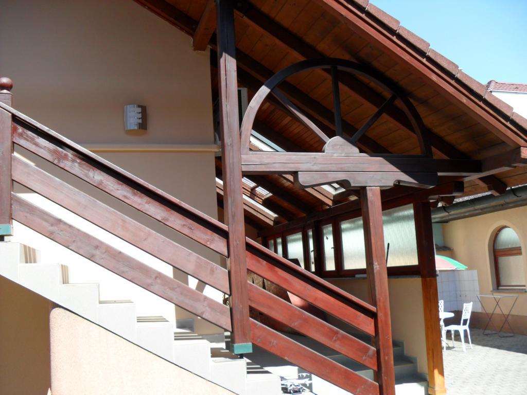 Oazis Apartman Harkany Exterior photo