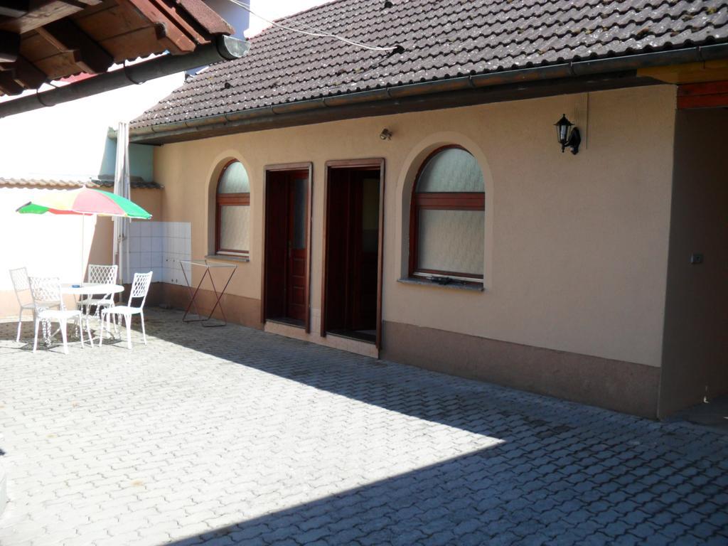 Oazis Apartman Harkany Exterior photo